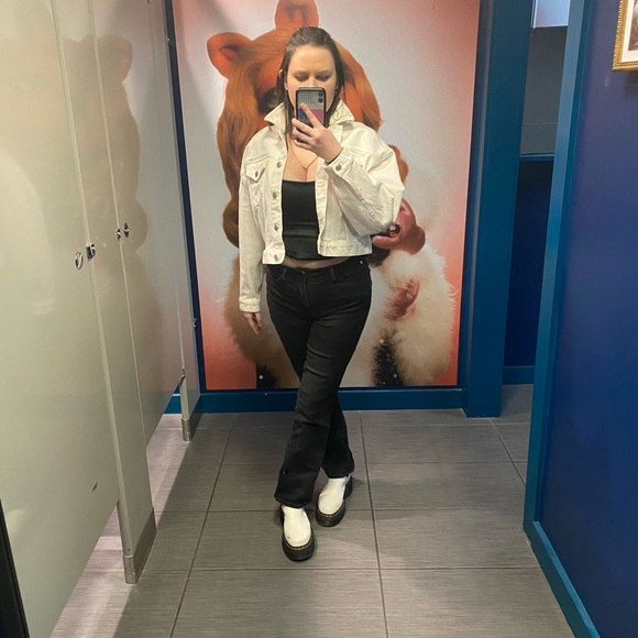 Meet Julie! - Picture 4 of 4